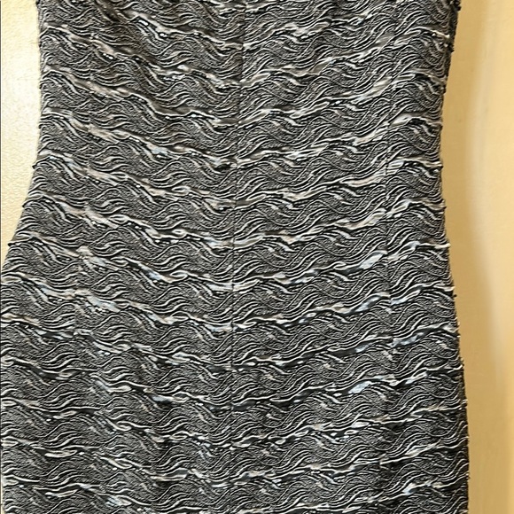 Carmen Marc Valvo Gray Sleeveless Beaded Sheath Dress size 6 - Picture 8 of 12